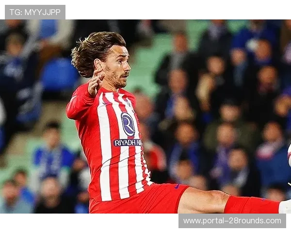 韦加染红改变战局，比利亚雷亚尔少一人作战攻防失衡